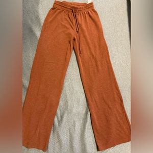 Wilfred Free -Aritzia comfy pants. Size XS.  Gently used.